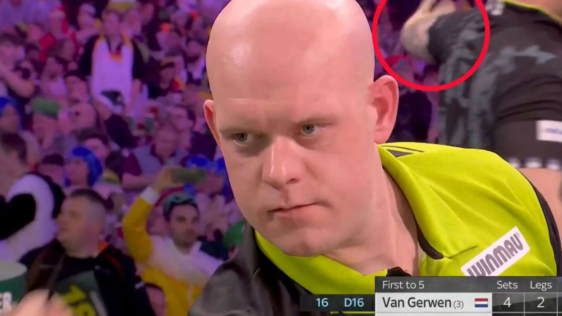 Eagle-eyed fans spot Rydz's classy gesture while on brink of exit to Van Gerwen