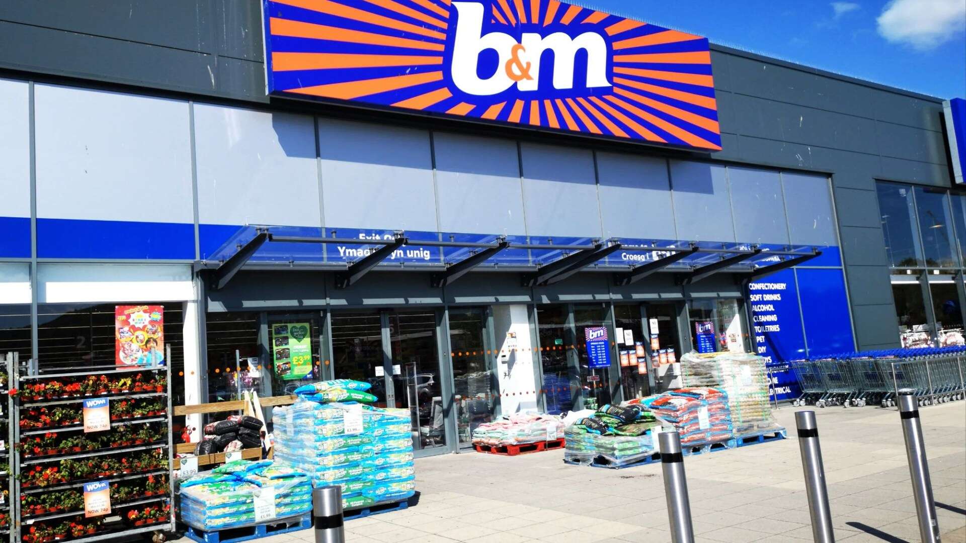 My B&M buy dries THREE loads of uniform in a flash & it only use £1 of electric