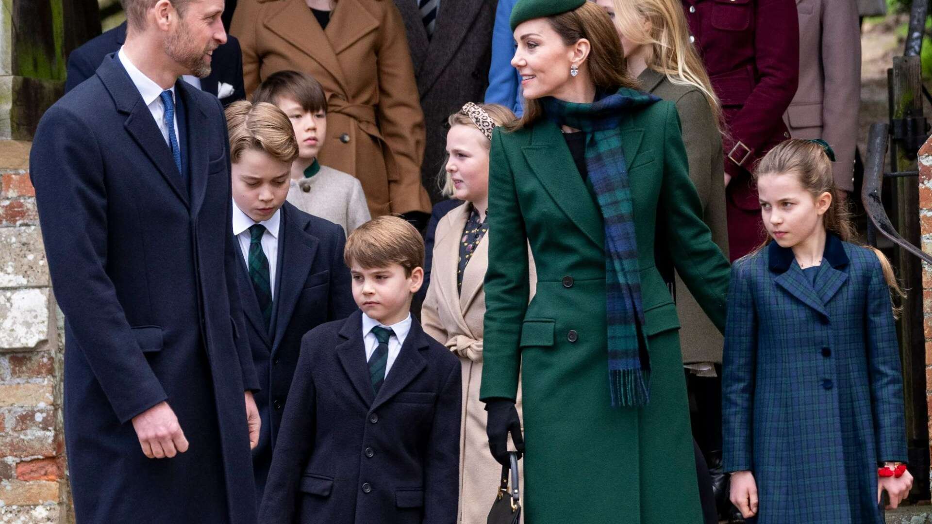 Reason why Kate, William, George, Charlotte & Louis wear matching outfits