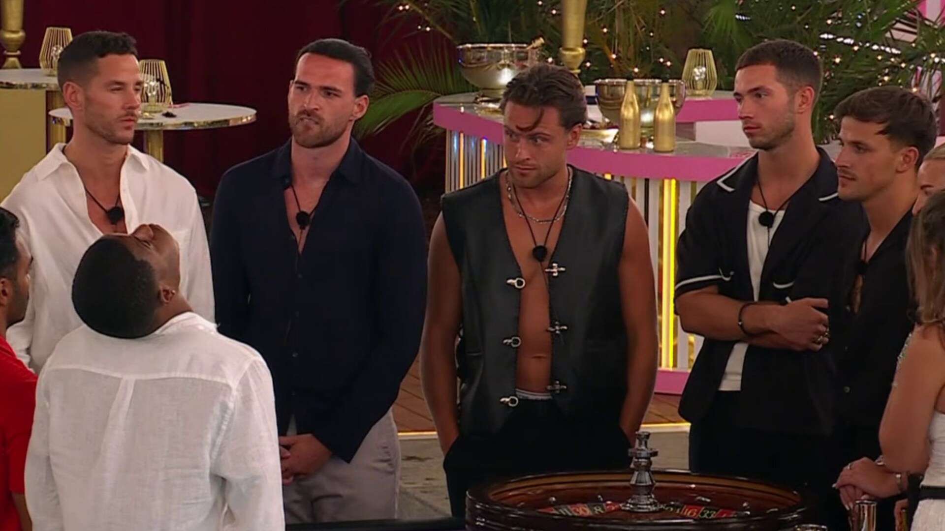 Love Island fans slam ‘snakey’ star as they leave Tina in tears with shock move