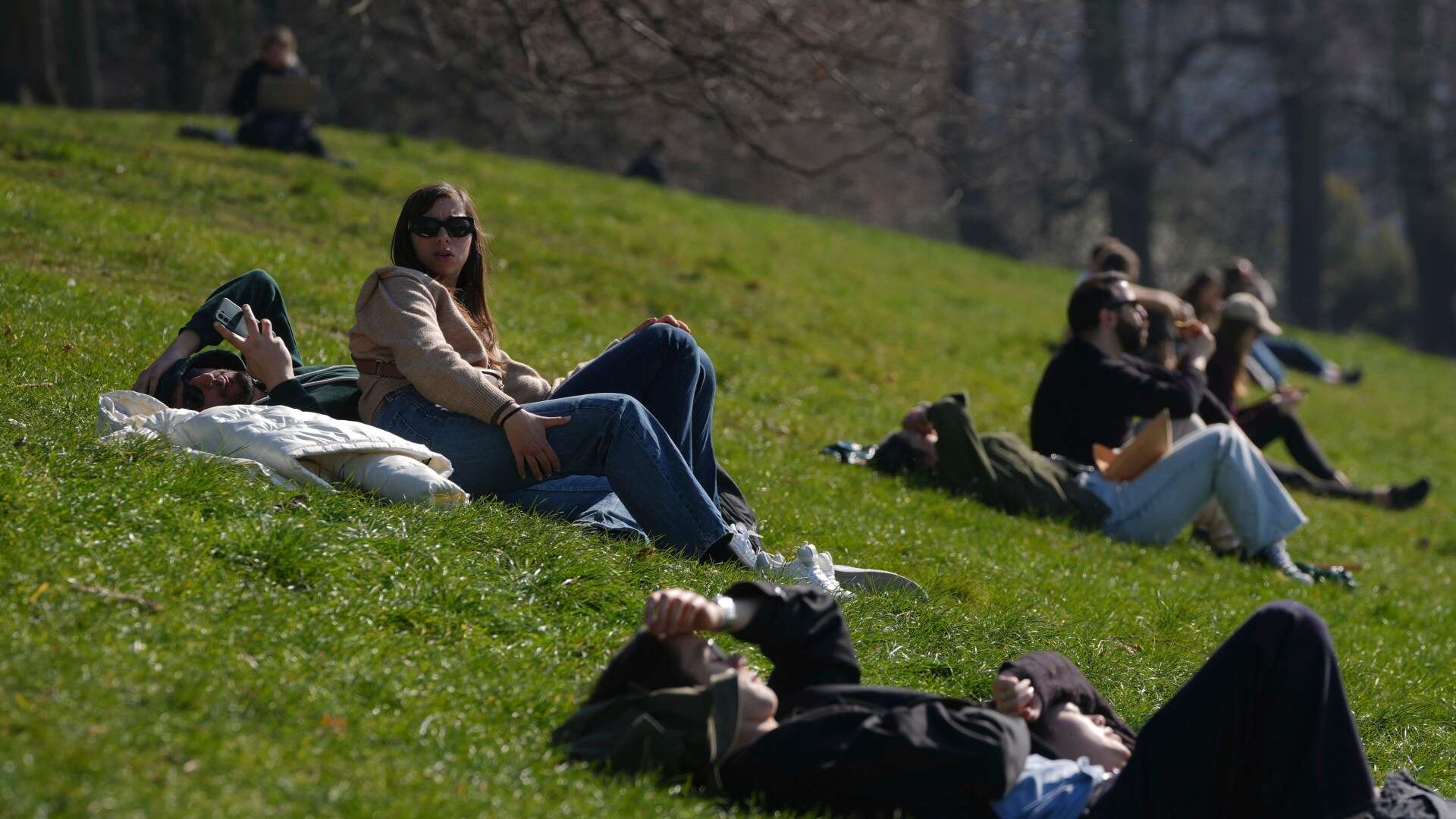 Temperatures plunge to -8C as Met Office warns of sharp frost before 20C sun