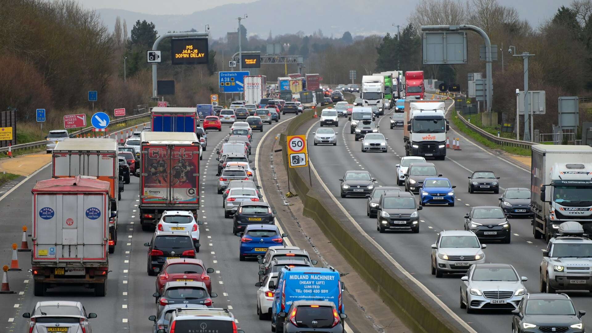 Major motorway closed after lorry 'struck central reservation'