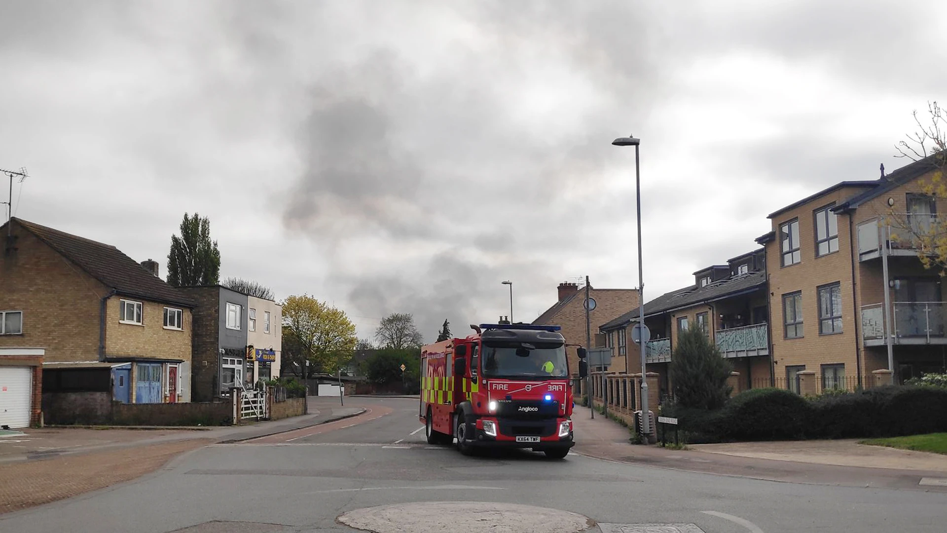 Huge blaze rips through UK caravan park with 45 firefighters scrambled
