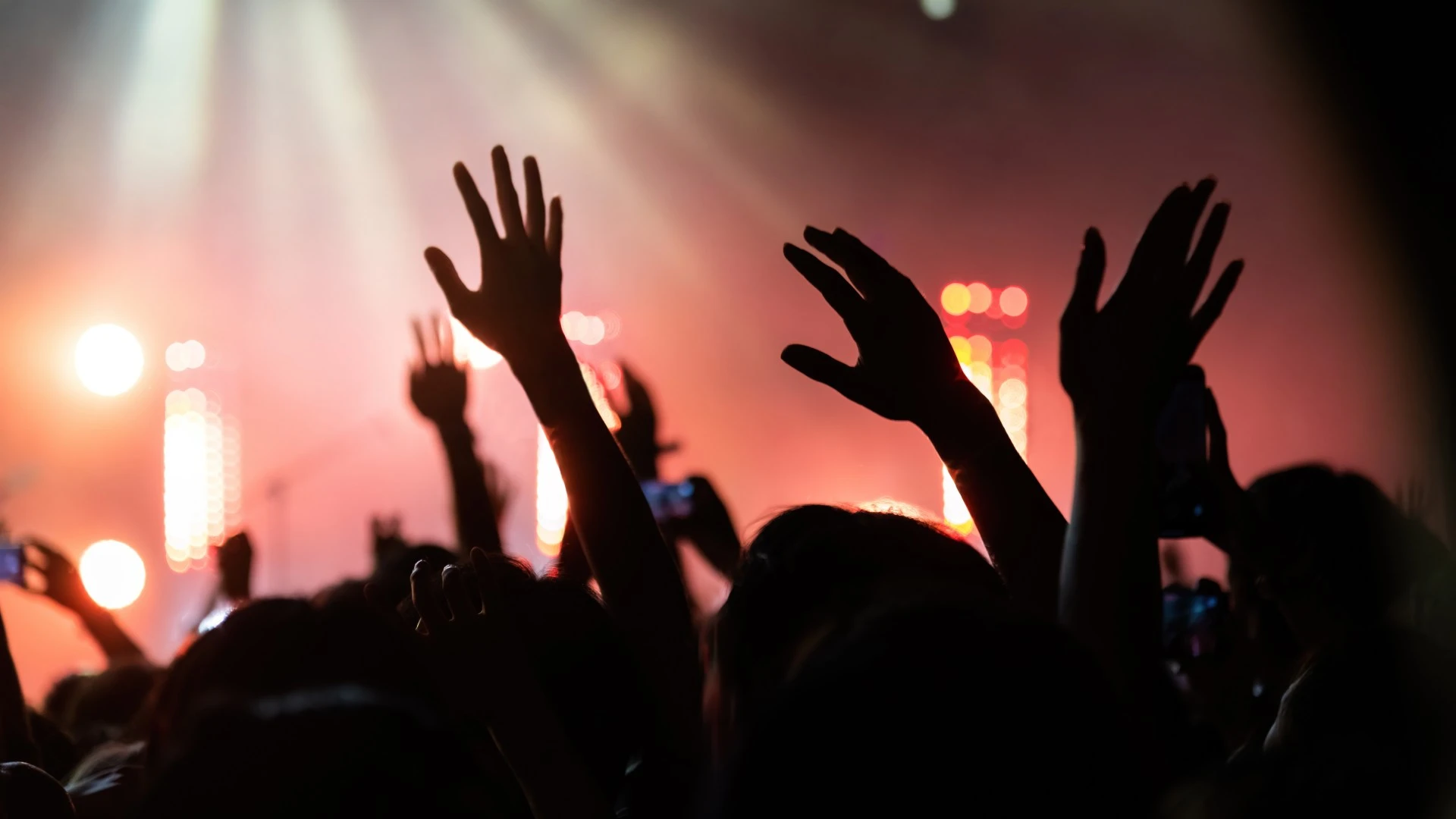 Huge pop star gives free London tickets to soup kitchen users after slow sales