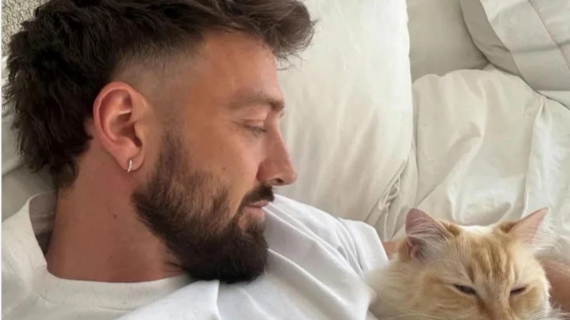 Sam Thompson sends fans wild with ‘post break-up glow up’
