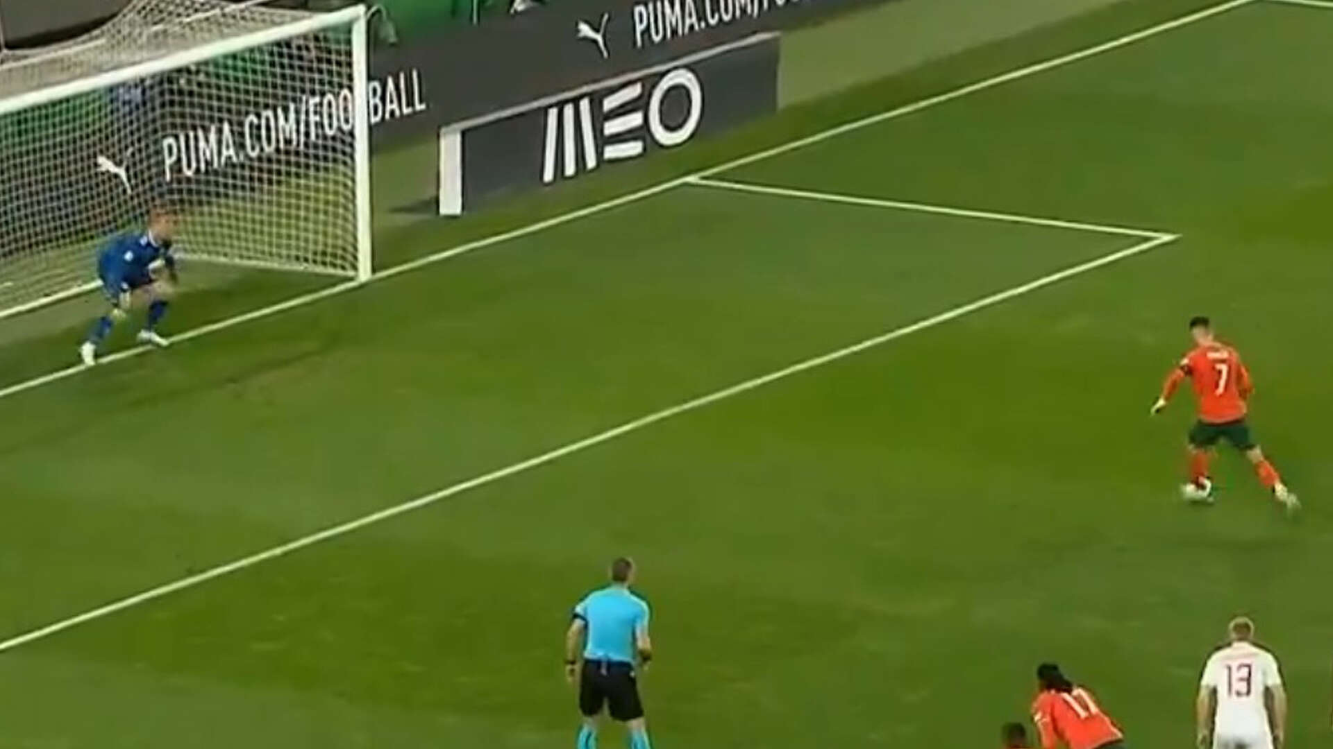 Cristiano Ronaldo takes 'worst penalty ever' as 'Hojlund gets in his head'