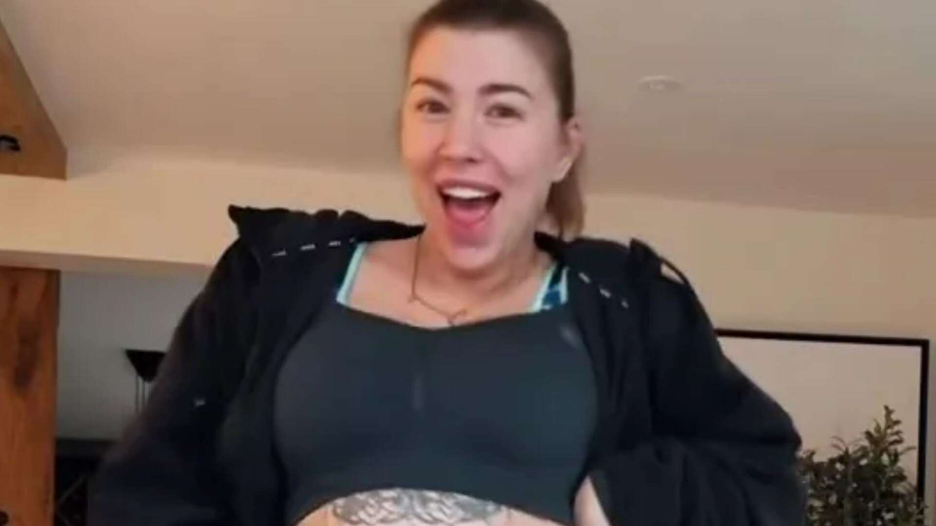 Pregnant Olivia Bowen flashes baby bump in tight crop top and leggings