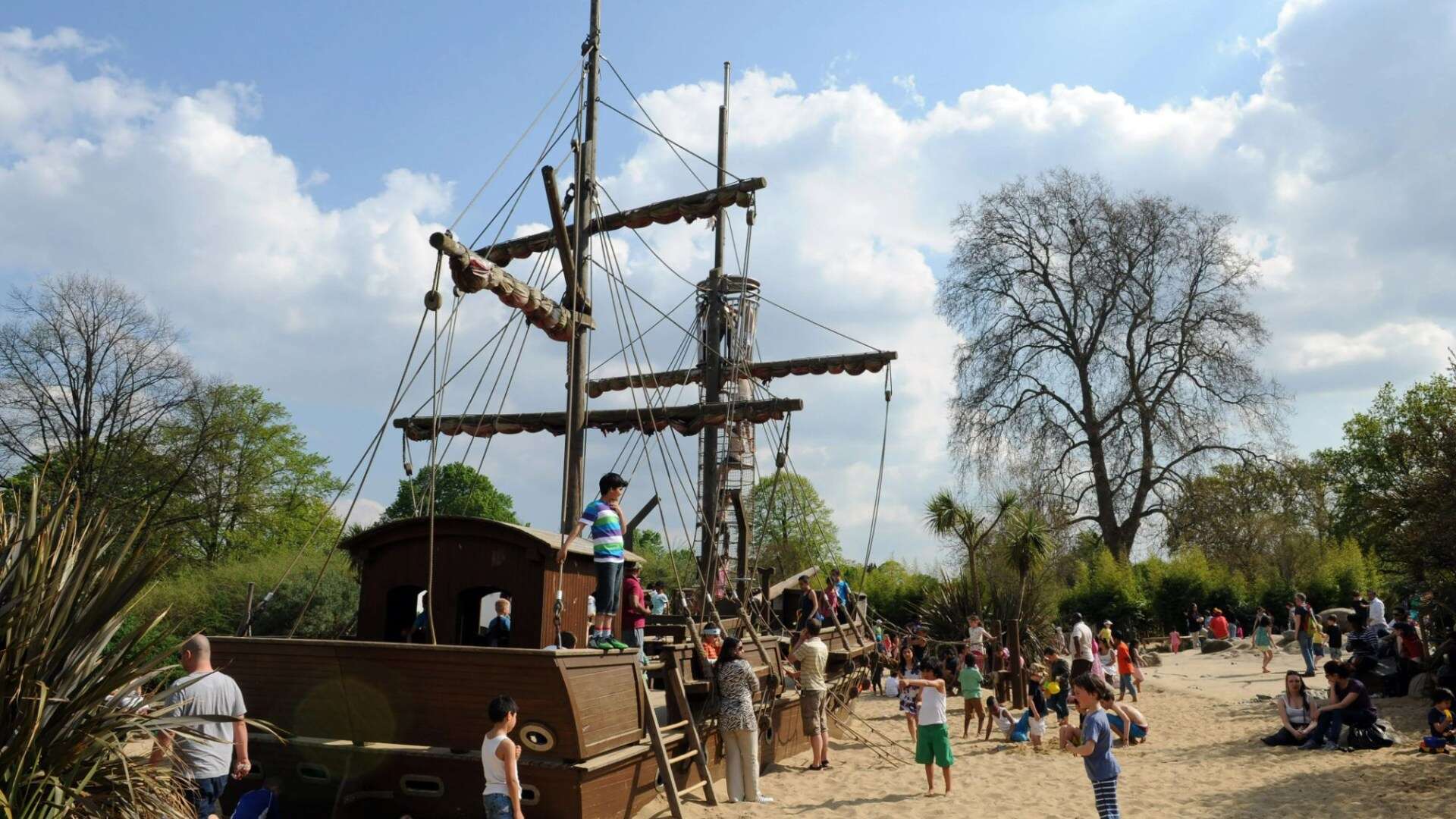 Five of the UK's biggest playgrounds to take the kids to as weather to hit 16C