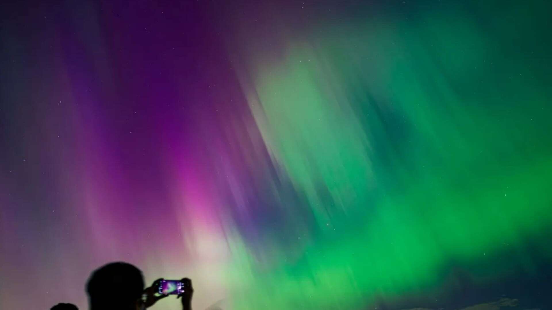 Northern Lights to illuminate UK TONIGHT as Met Office issues ‘90% chance’ alert