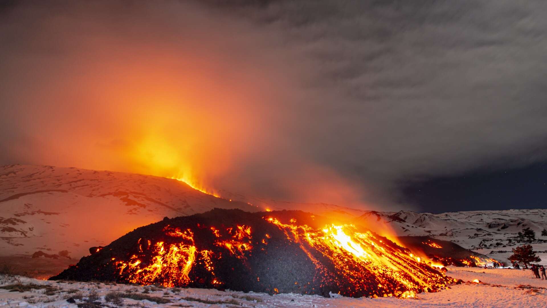 Mount Etna spews molten hot lava as skiers take to its slopes