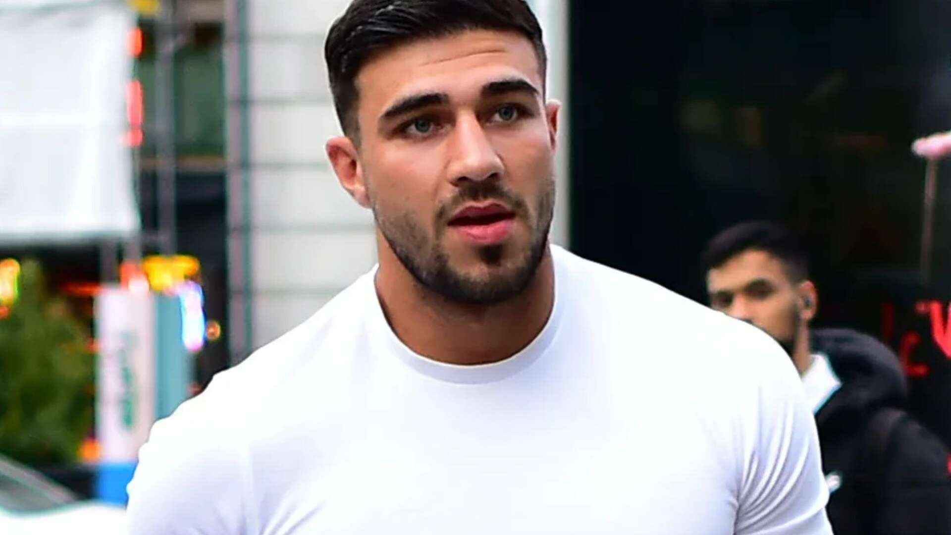 Tommy Fury's book is slashed to just £2 & people say it's 'good for toilet paper'