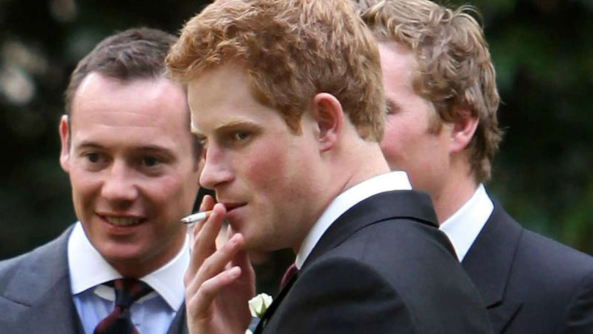 The royals who’ve been caught with a sneaky fag & Meghan's 200 wedding joints