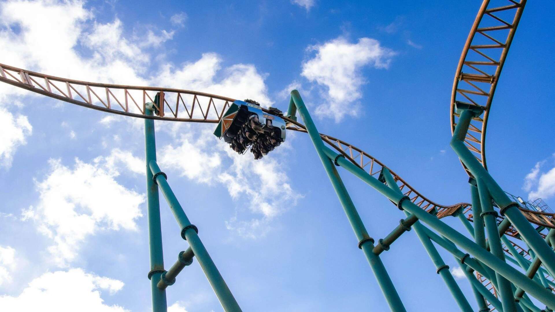 Huge UK theme park with iconic roller coaster suddenly shuts after 38 years