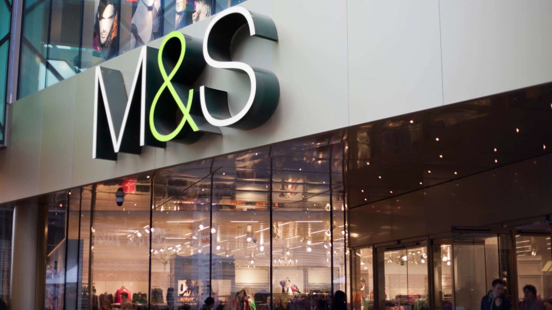 Shoppers rush to M&S to pick up the ‘most comfortable’ trousers for spring