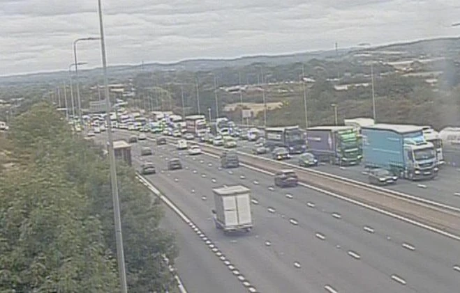 Motorway near major UK airport closed in BOTH directions after collision
