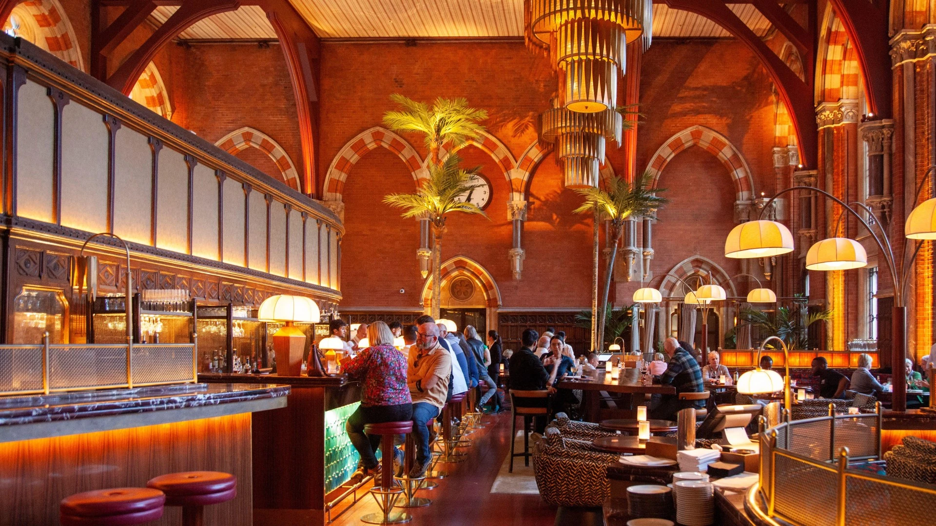 The historic train station bar where you get a free drink every day at 5:05pm