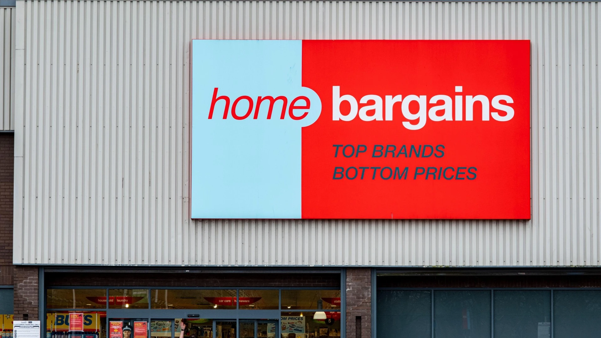 Shoppers rush to Home Bargains to pick up RARE Mars chocolate scanning for £1
