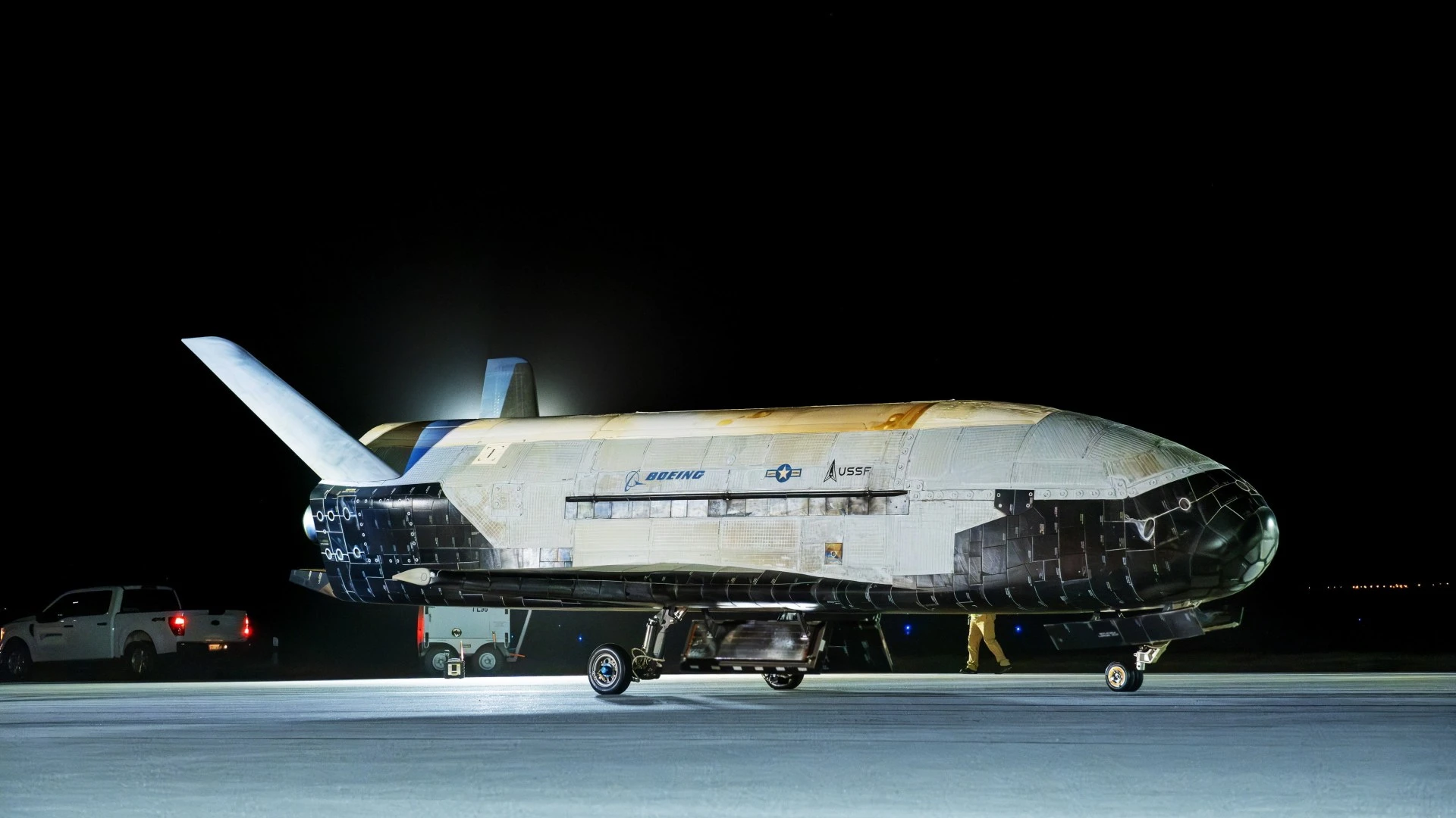Top secret US spaceship returns to Earth after 434 days on mystery mission