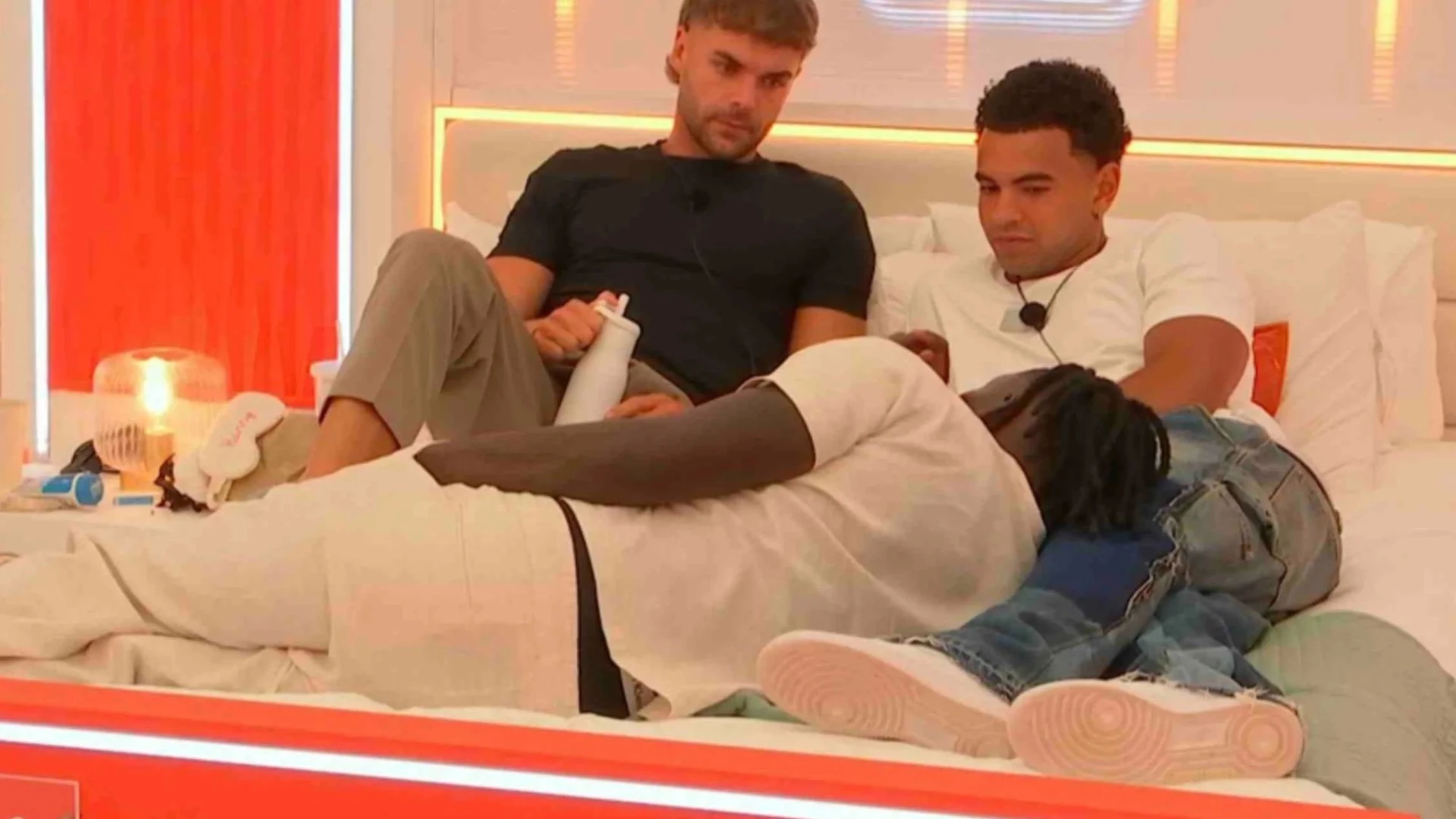 'He's sick!' fume Love Island fans as 'vile' boy's head turns AGAIN