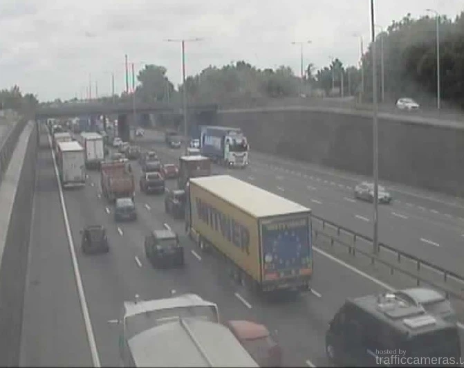 UK's busiest motorway SHUTS as lorry crash sparks 'severe' hour-long delays