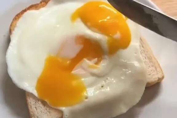 I've worked out how to make perfect fried eggs & you don't even need any oil