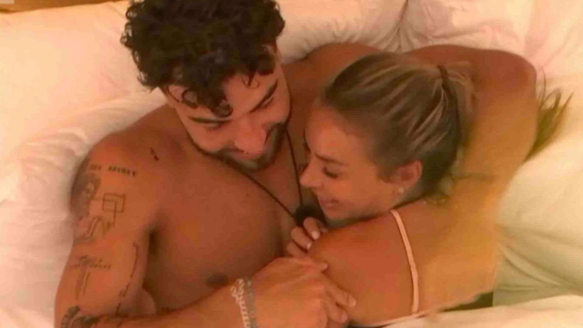 Love Island fans can’t believe age gap between Elma and Sammy as they cosy up