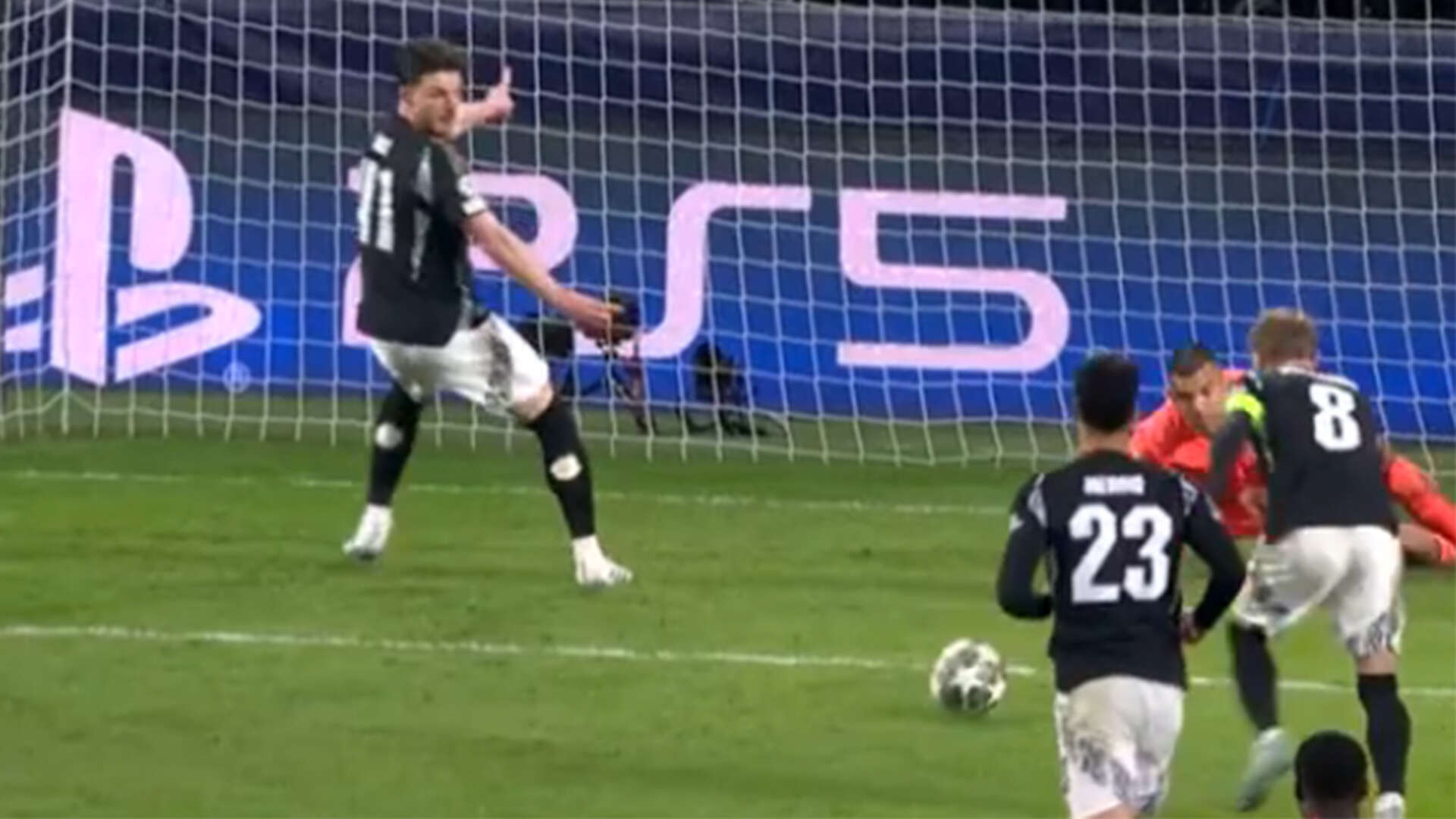 Moment Declan Rice appears to order goal-shy Odegaard to score in empty net