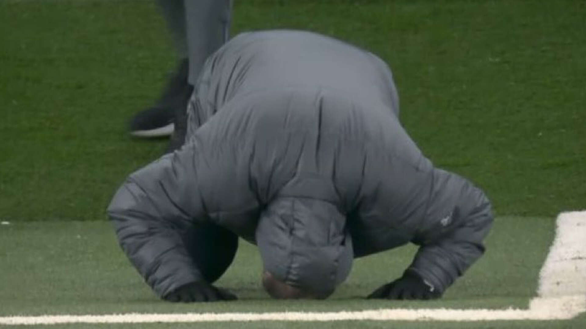 Ange Postecoglou falls to his knees in despair after Porro misses golden chance