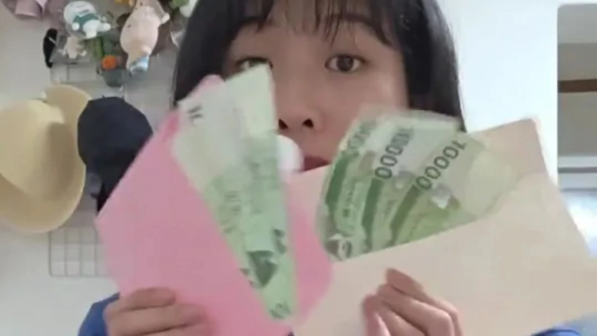 Job hunter shows haul of cash & skincare she got just from going to interviews
