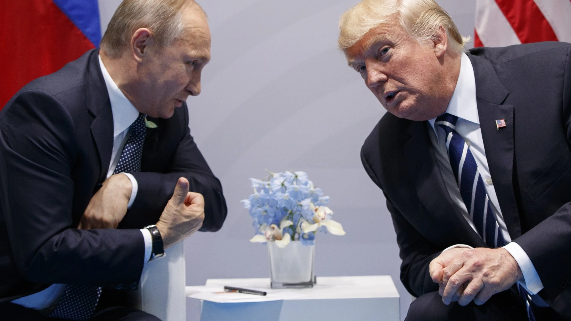 Putin’s portrait gift to Trump released... EXACT orders artist was given