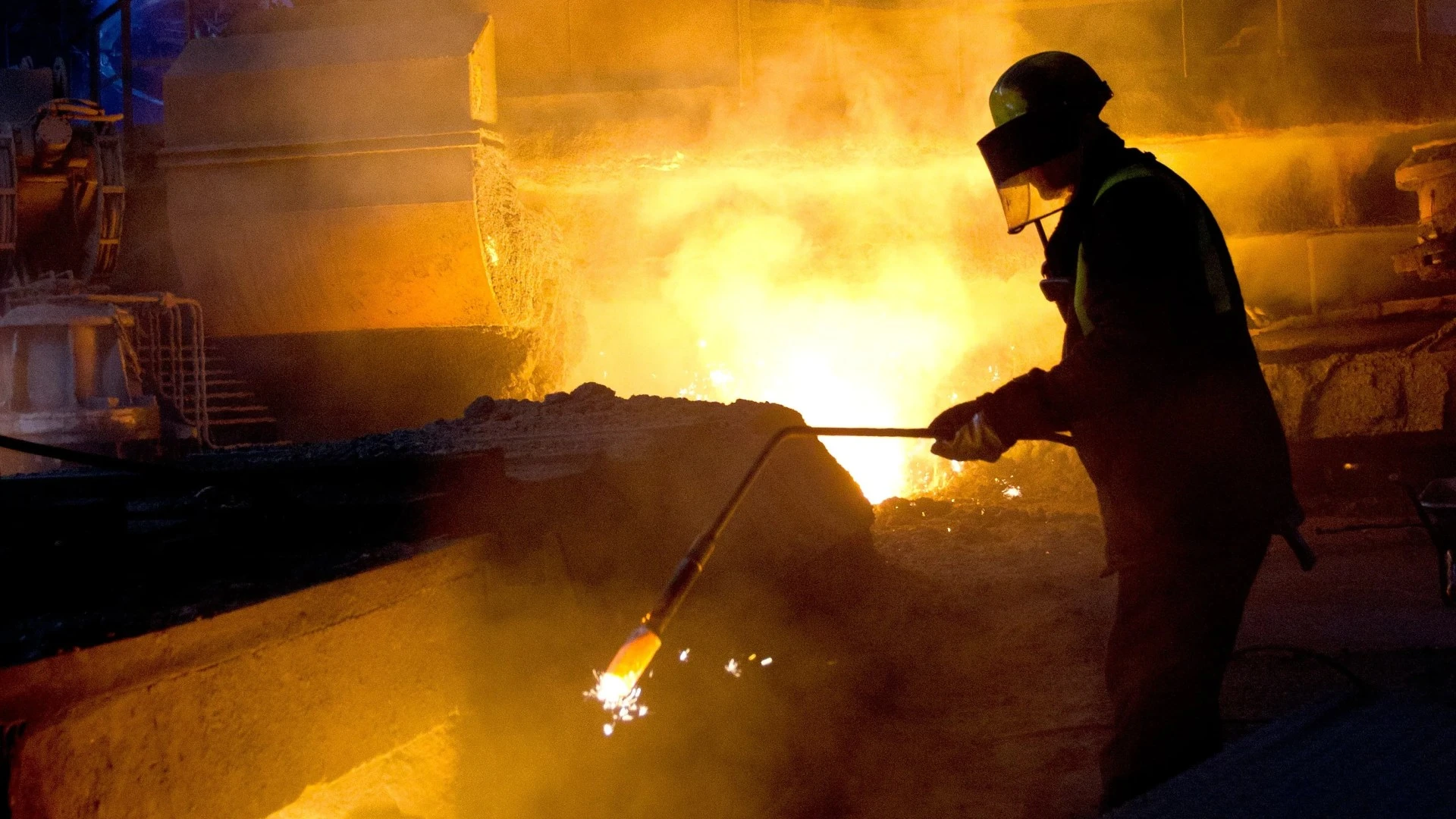 UK steelmaking on brink of collapse as ministers scramble to save industry
