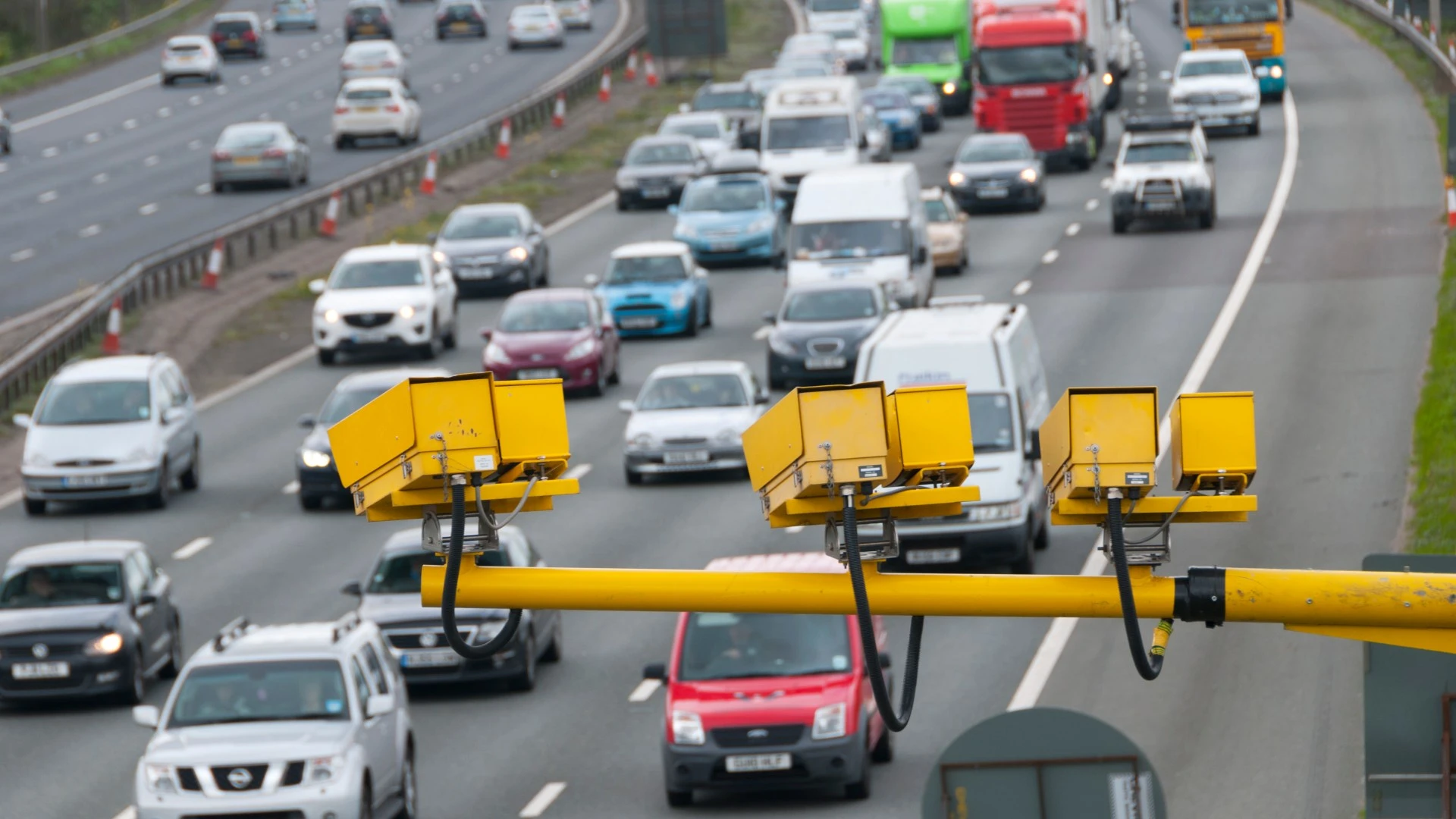 Major motorway 'BLOCKED' after crash brings traffic to a standstill