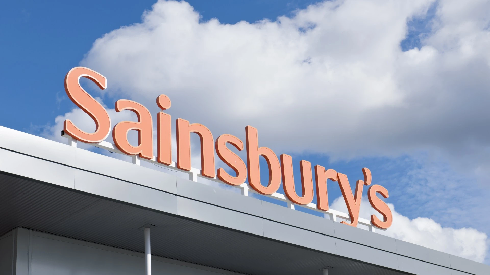 Shoppers run to Sainsbury's for pretty summer dress that's comfy & doesn't crease