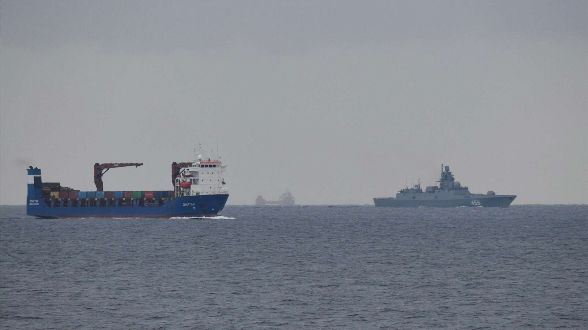 Putin armada heads to English Channel & will arrive in days with tons of weapons