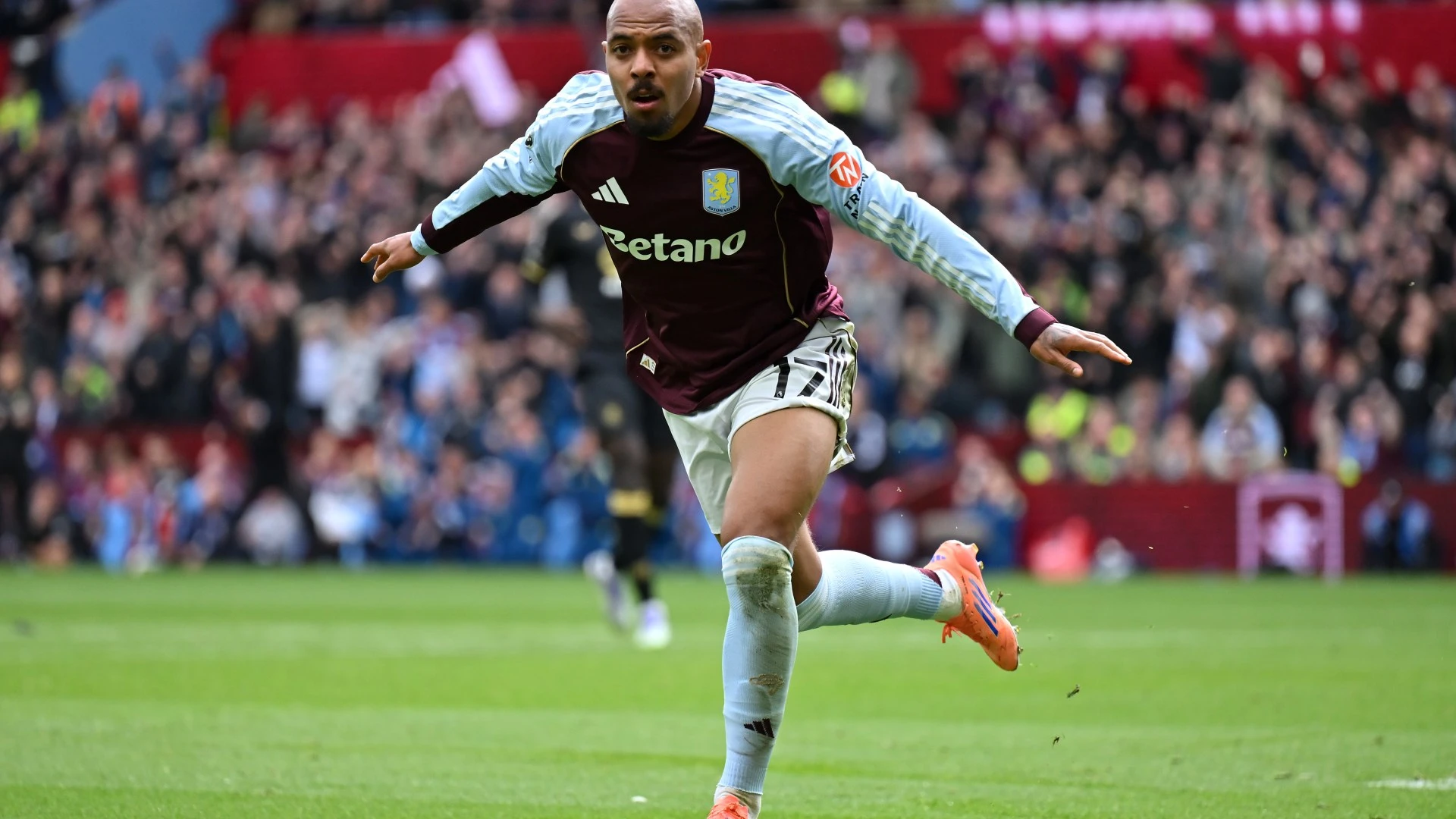 Malen brace enough for 3 points as Martinez gaffe sets up nervy finish