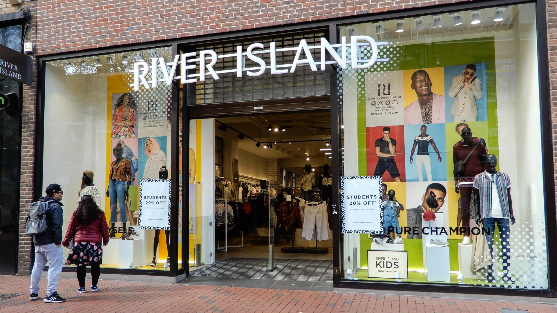 Huge retailer planning to shut 33 shops as part of major restructuring plan