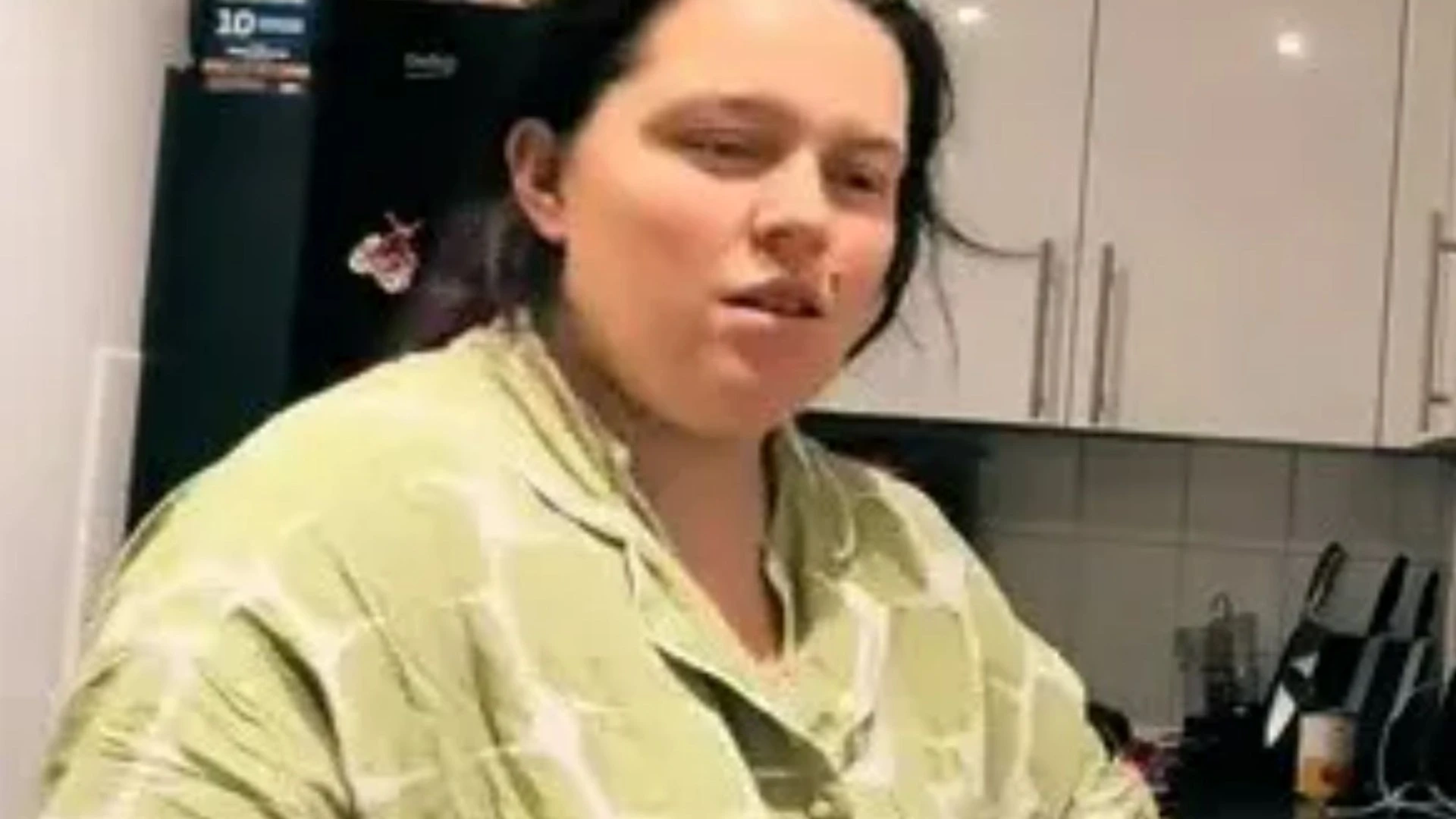 Pregnant mum-of-4 called 'lazy' as she shares morning look inside council house