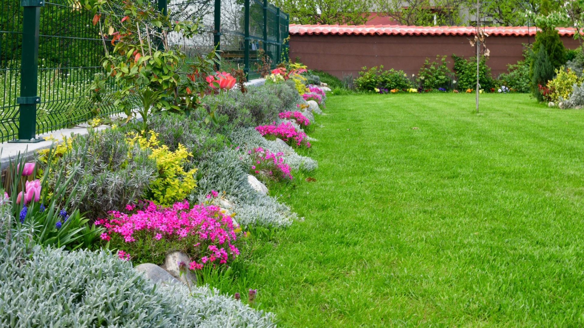B&M sells £2 garden gadget that lights up your patio cheaper than B&Q