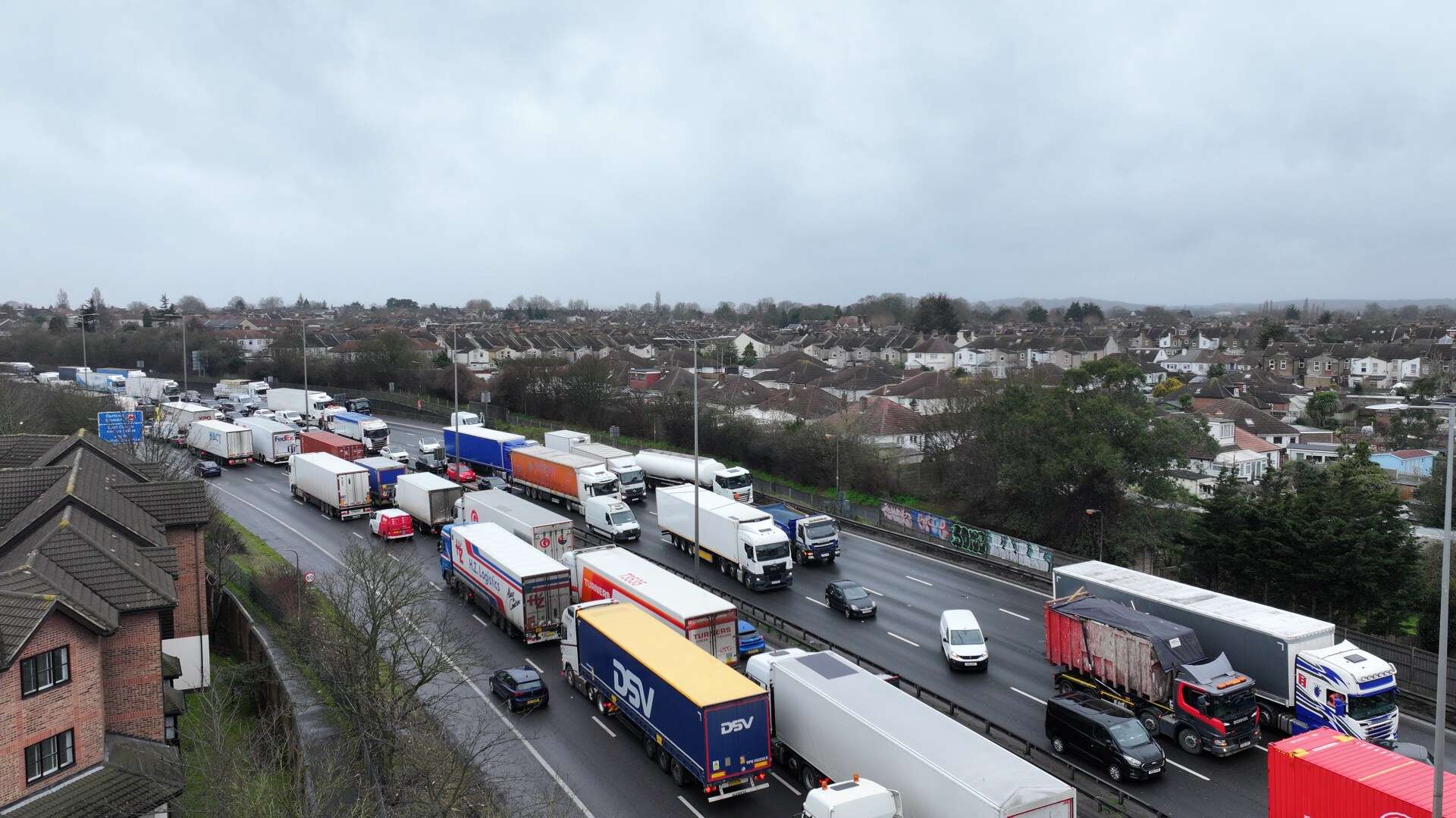 Britain’s busiest motorway at a STANDSTILL as crash leaves traffic stuck