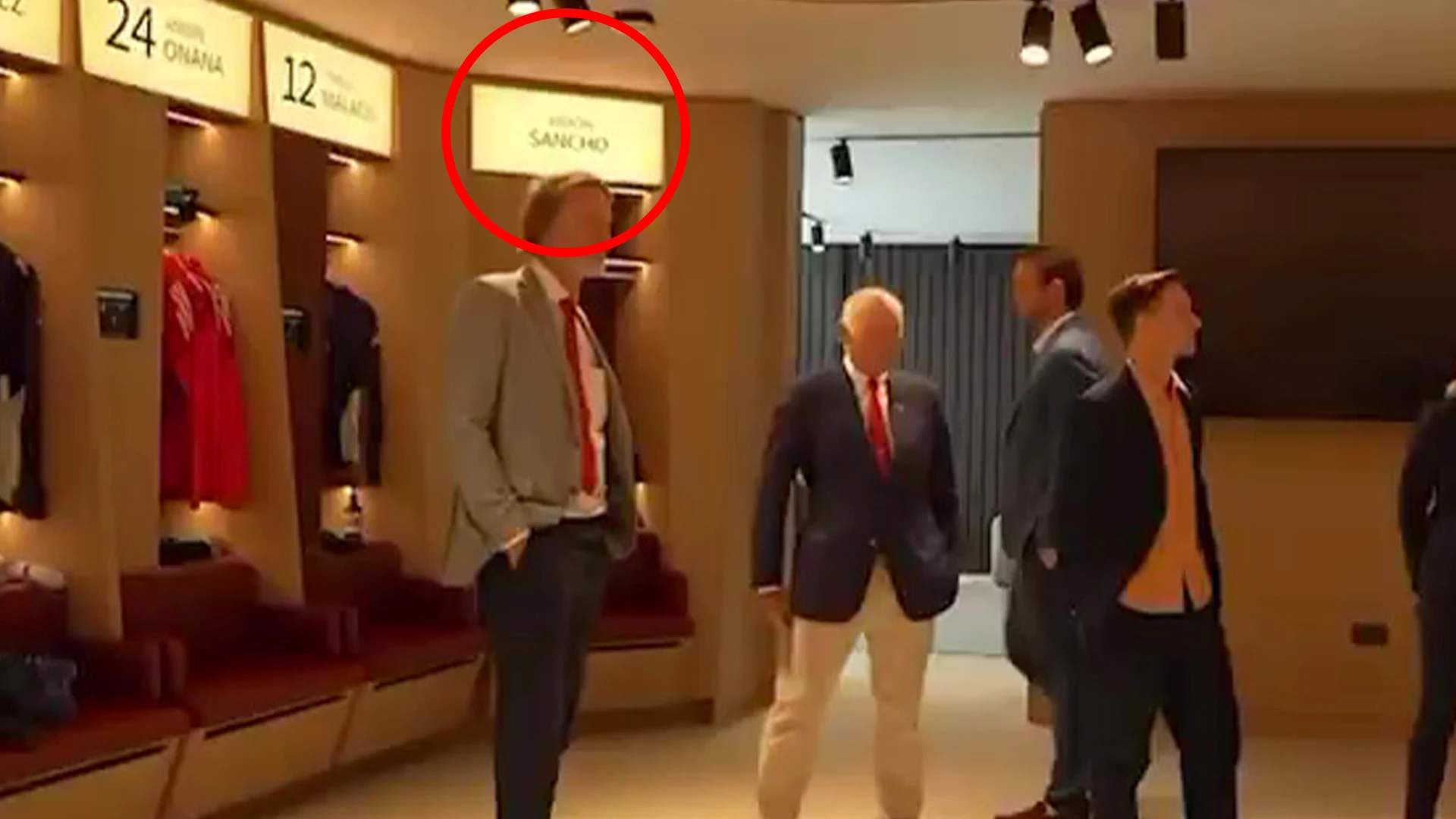 'He got one?' - Man Utd fans confused as frozen out player is given locker