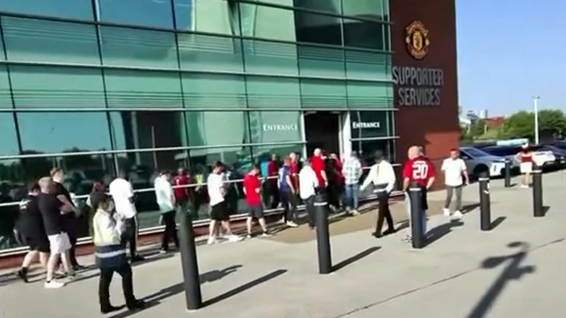 Furious Man Utd fans stranded outside Old Trafford with hundreds turned away