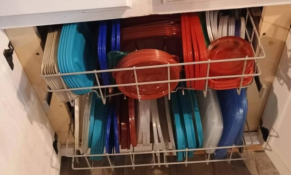 The tidiest way to store Tupperware & it’ll save you time with packed lunches