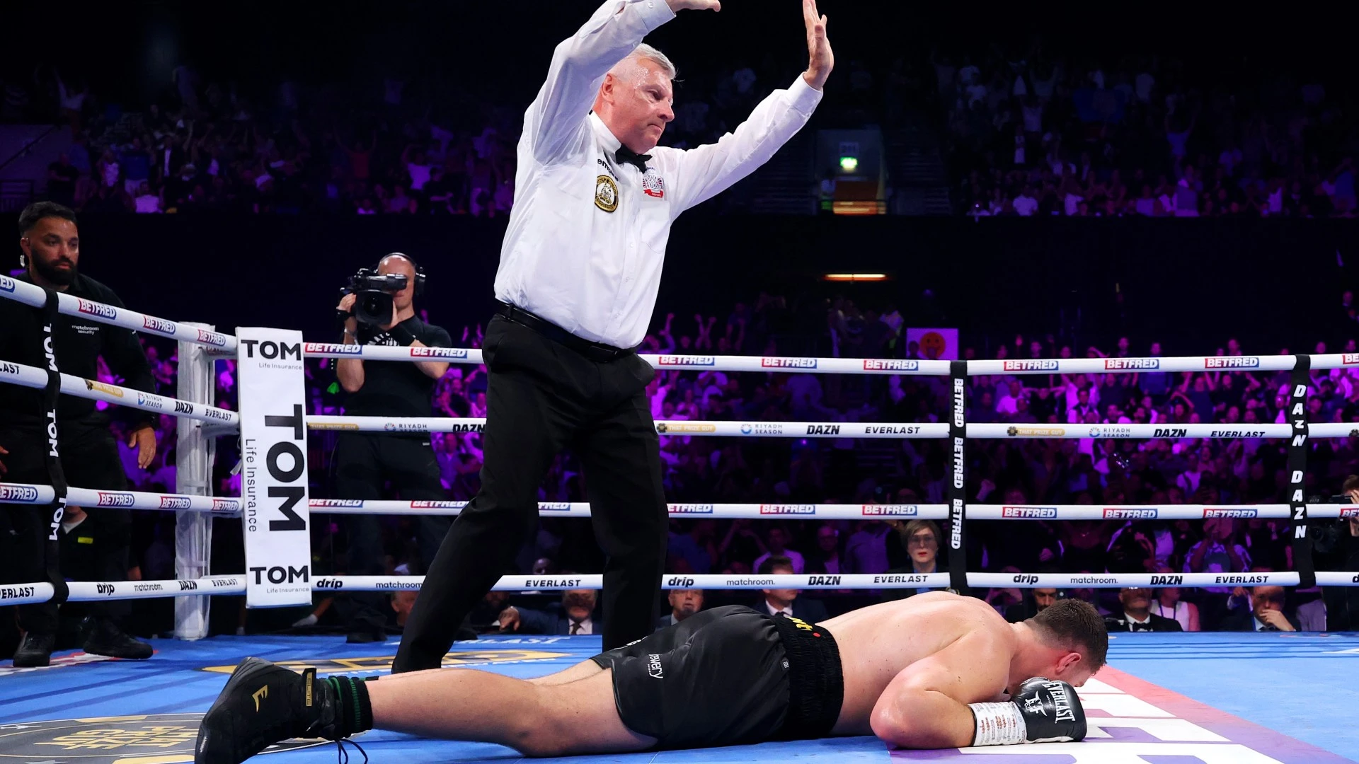 Johnny Fisher left needing oxygen as Dave Allen delivers brutal KO