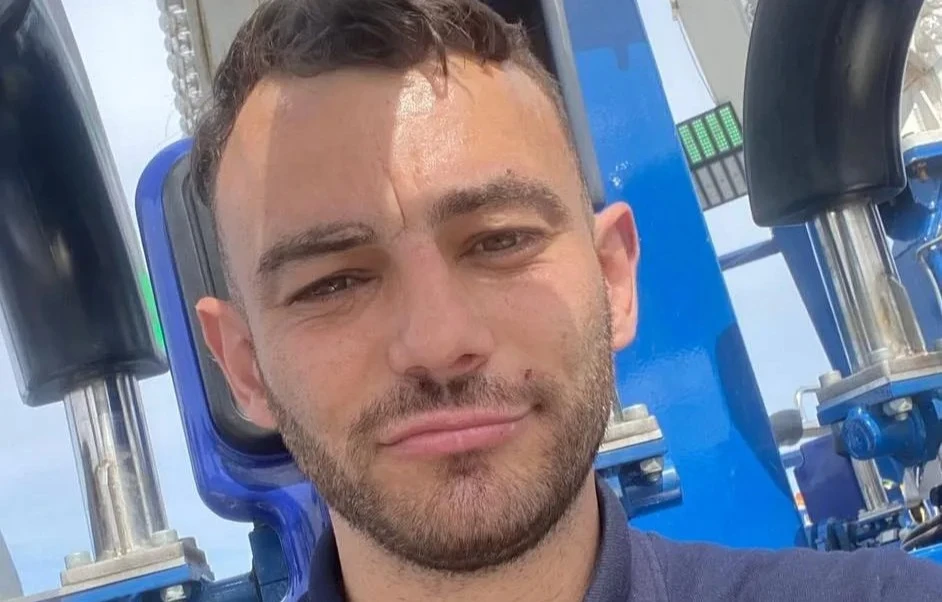 Tributes paid to dad who died after 'being hit by fairground ride'