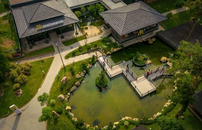Inside world's most tranquil McDonald's in Japanese-themed tea garden