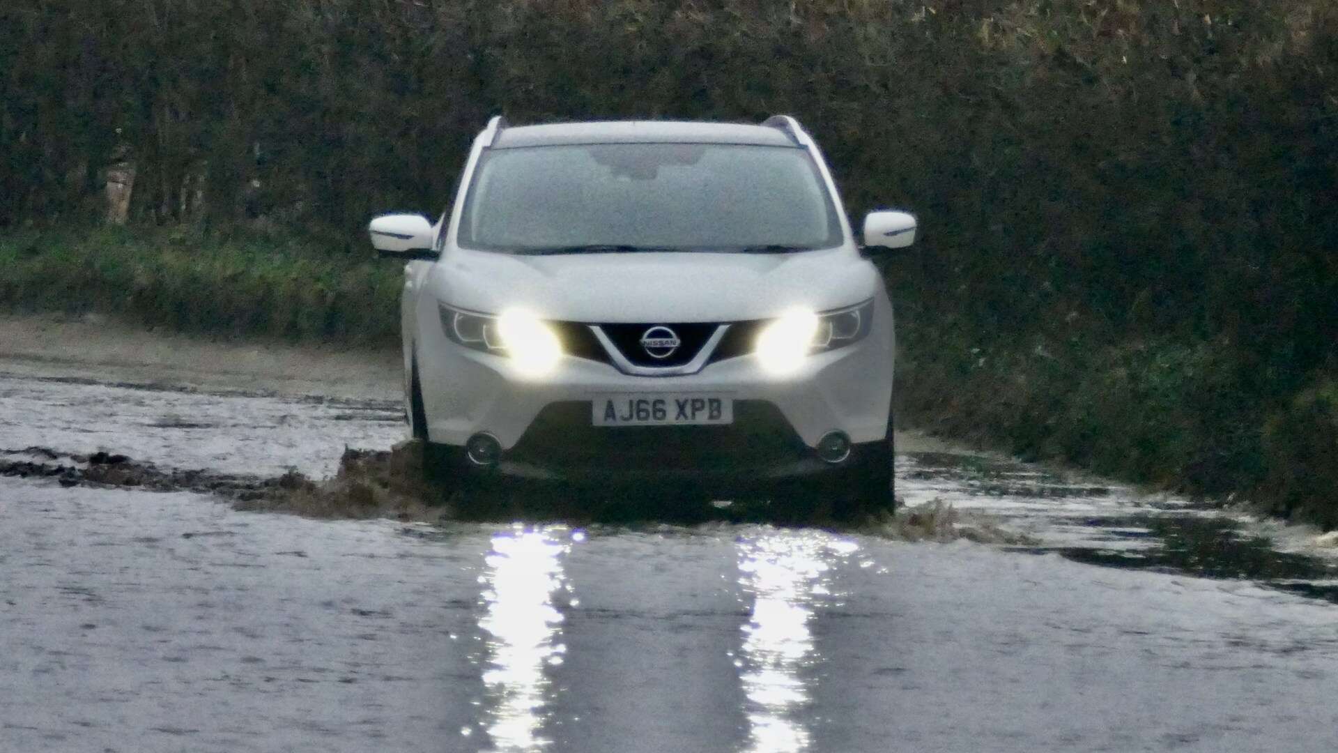 Met Office maps show where downpours will hit with 43 flood alerts after snow