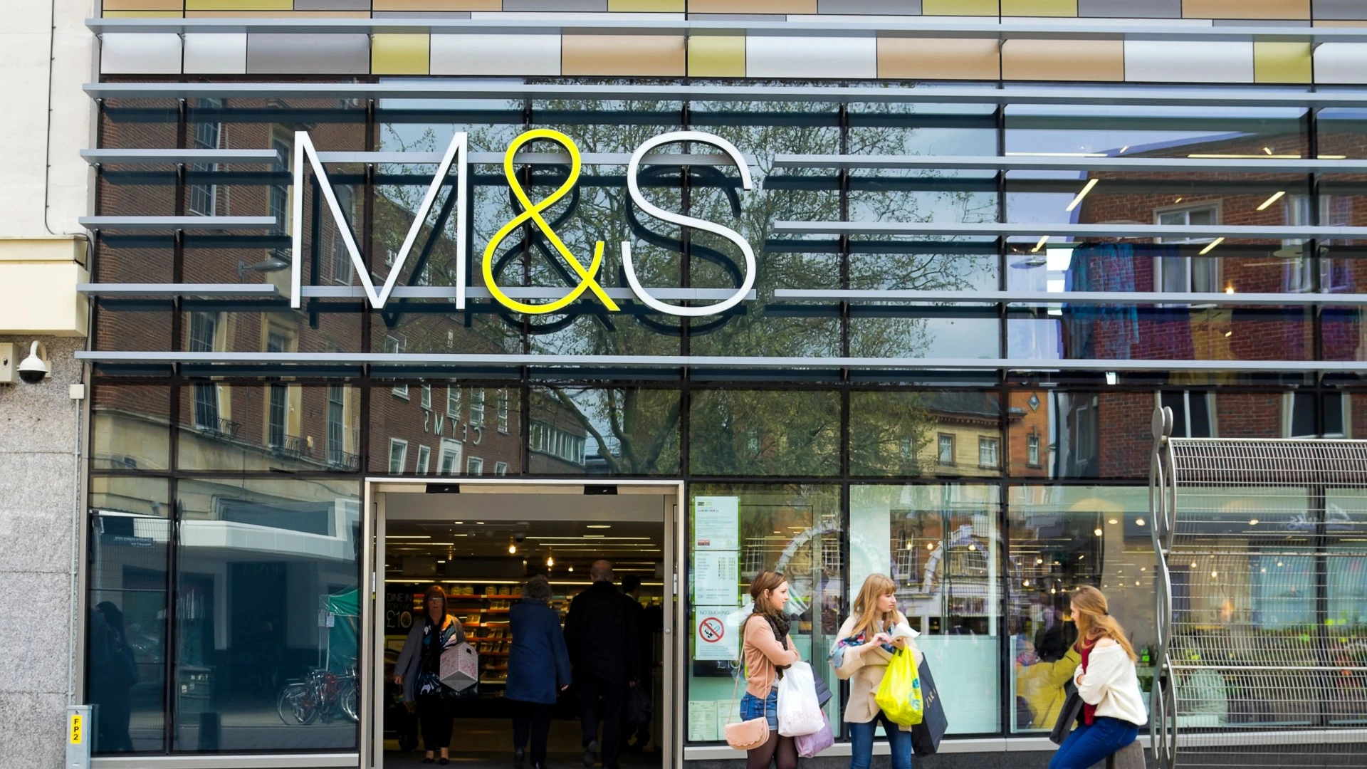 ‘Perfect lightweight summer dress’, fashion fans rave over £20 M&S mini dress