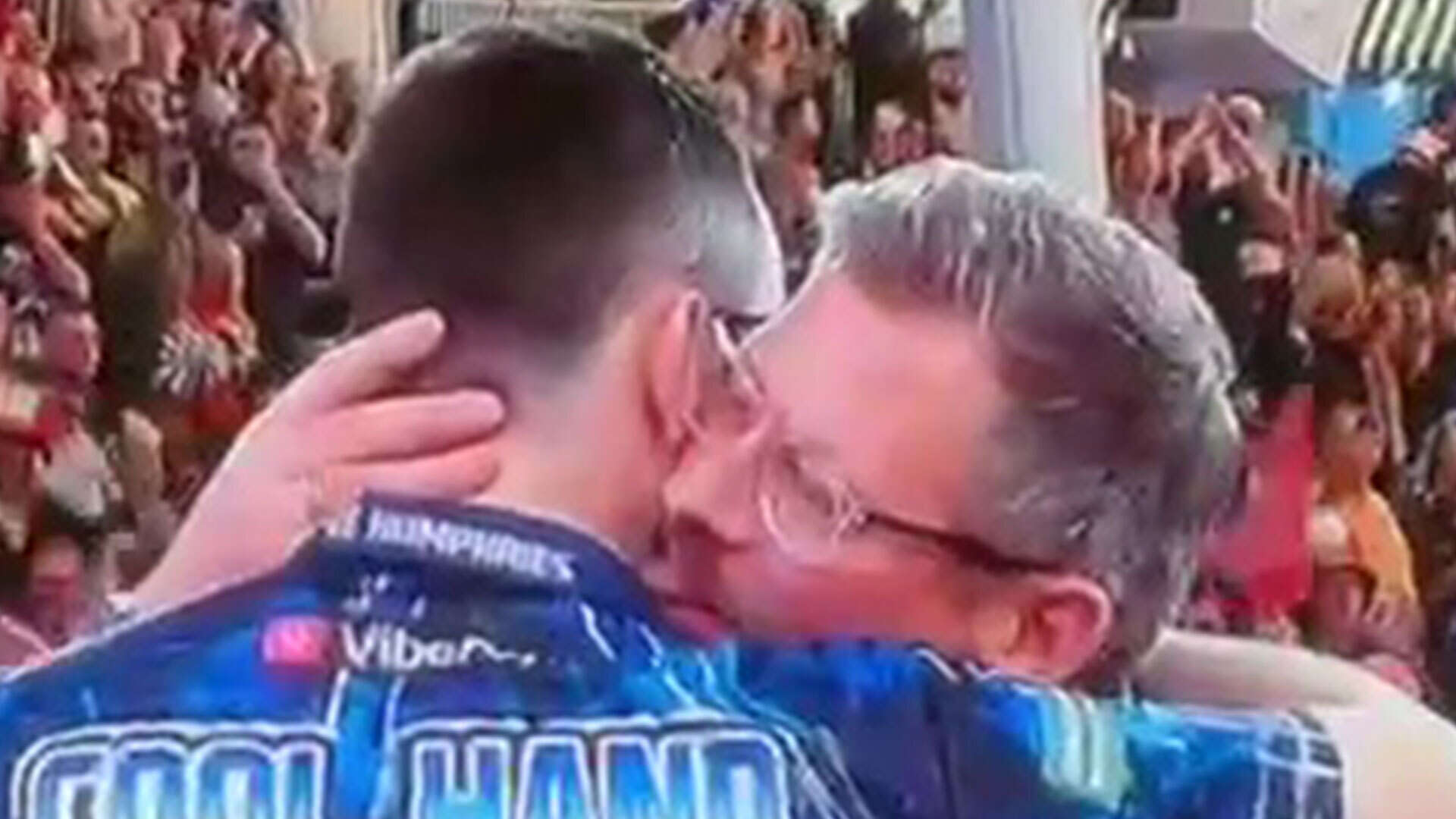 Eagle-eyed darts fans spot bizarre moment Wade LICKS Humphries' neck at UK Open