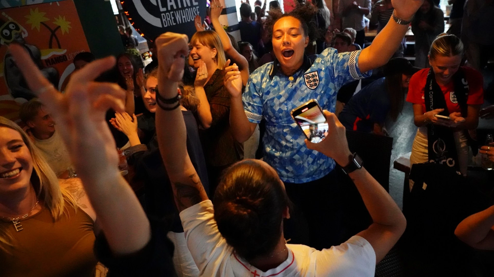 Pubs to stay open late TONIGHT as Brits cheer on Lionesses in Euros final