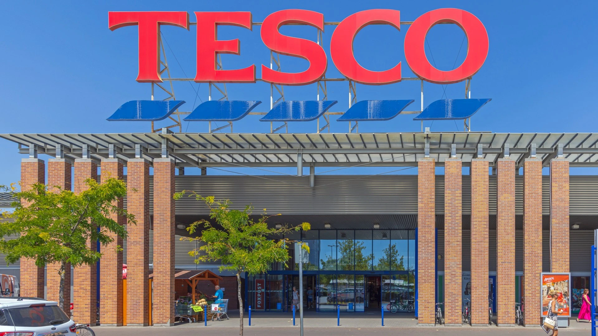 Shoppers run to Tesco for 'simple & cute' co-ord that'll keep you cool too